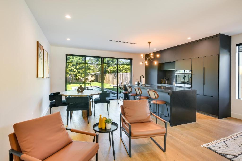 Buena Vista House | Modern Miami Home w/Pool 1 Mi to Design District!