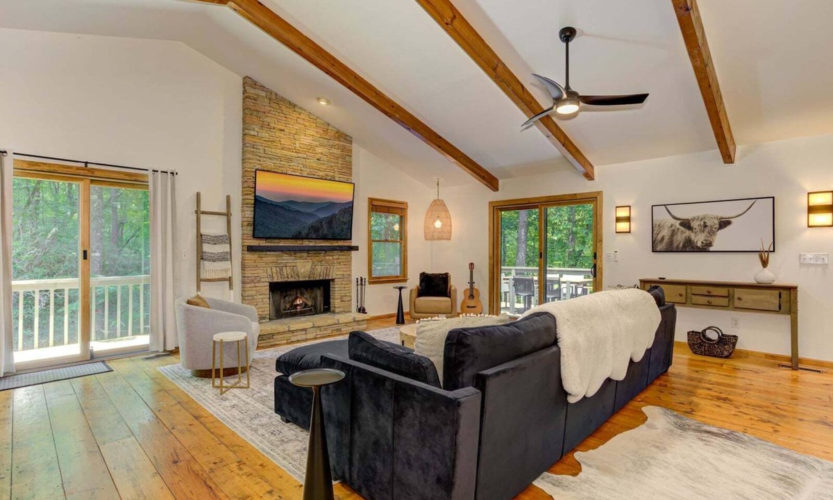 Big Canoe House | Modern Nomad - Big Canoe Access, Golf Putting Green, Pet Friendly + Ping Pong