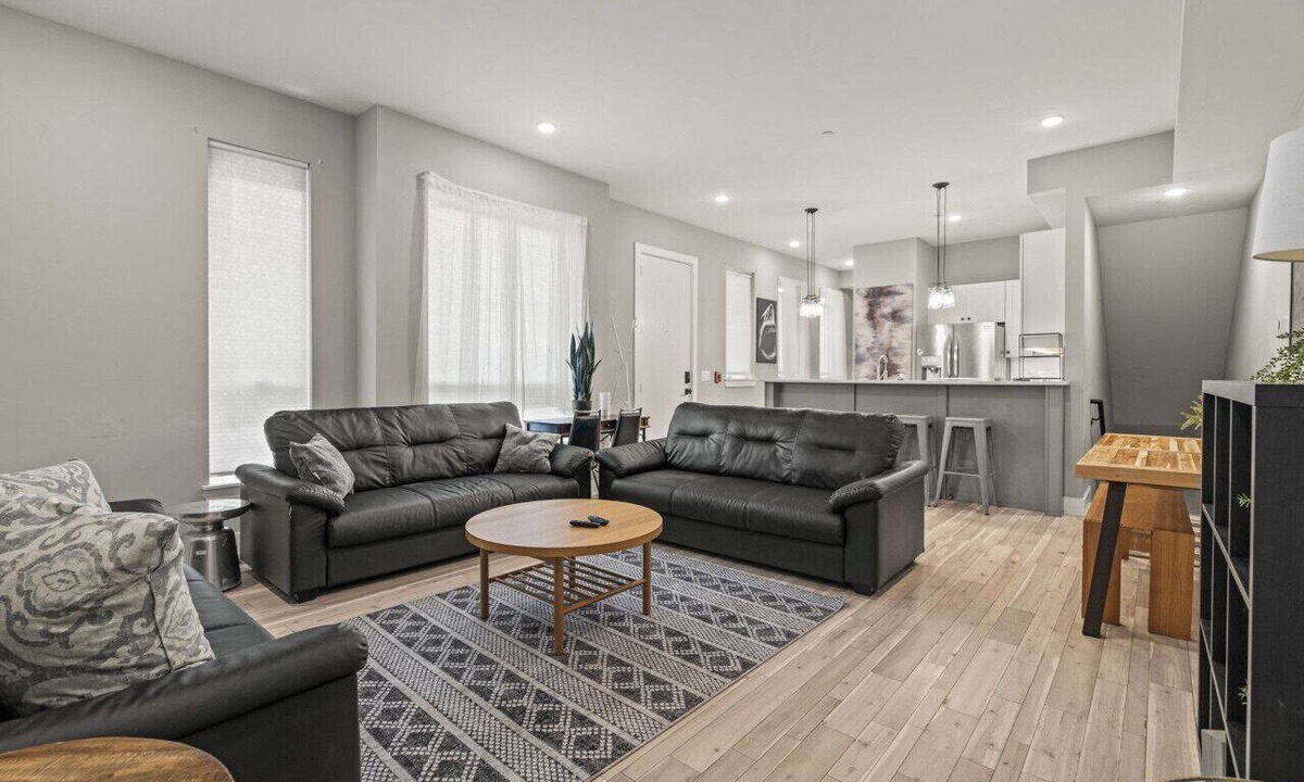 Southwest Center City Condo | Modern Philly Stay | Garage Parking Near Stadiums