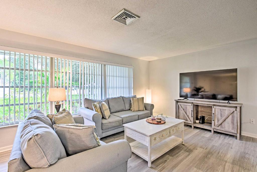 Whitfield House | Modern Sarasota Home with Private Pool and Grill!