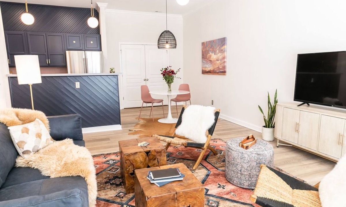 Downtown Chattanooga Condo | Modern Southside Condo Private Entry Outdoor Space Walkable Work+Play