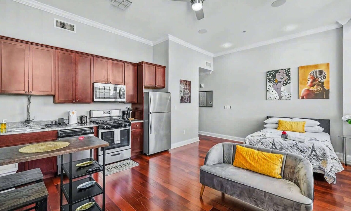 Olde Kensington Apartment | Modern Studio near The Piazza | NoLibs | Sleeps 2