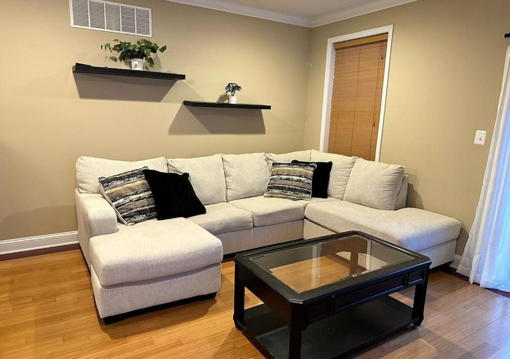 Bridgeport House | Modern Townhome in King of Prussia