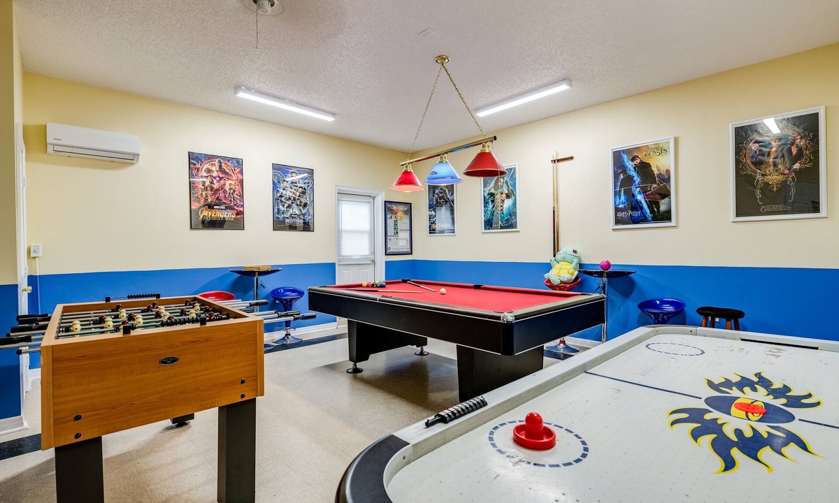West Kissimmee Villa | Modern villa✦4 king en-suites✦5min2Disney✦Gameroom✦South Pool/Spa✦Themed Rooms