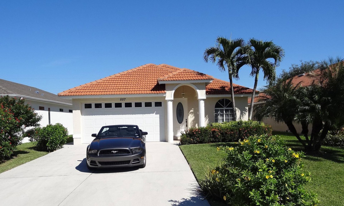 Naples Park House | Modern villa, short walk to the beach, screened heated pool