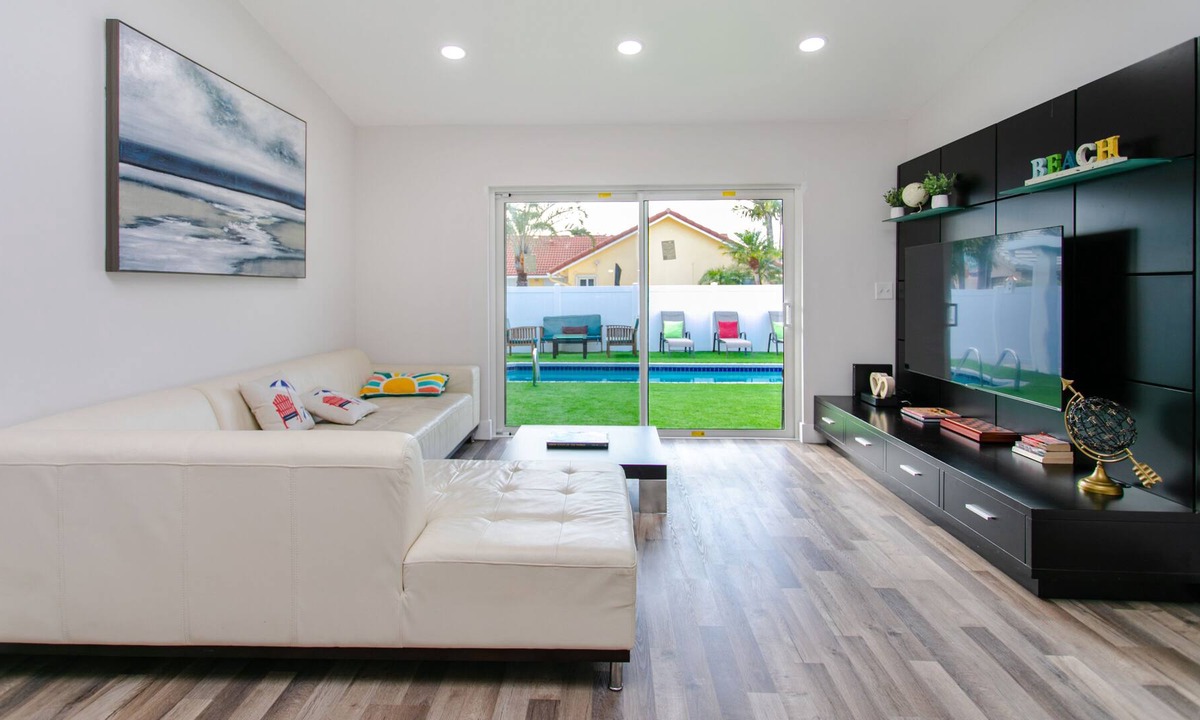 Dania Beach House | Modern Villa w/ Heated Pool by the Beach