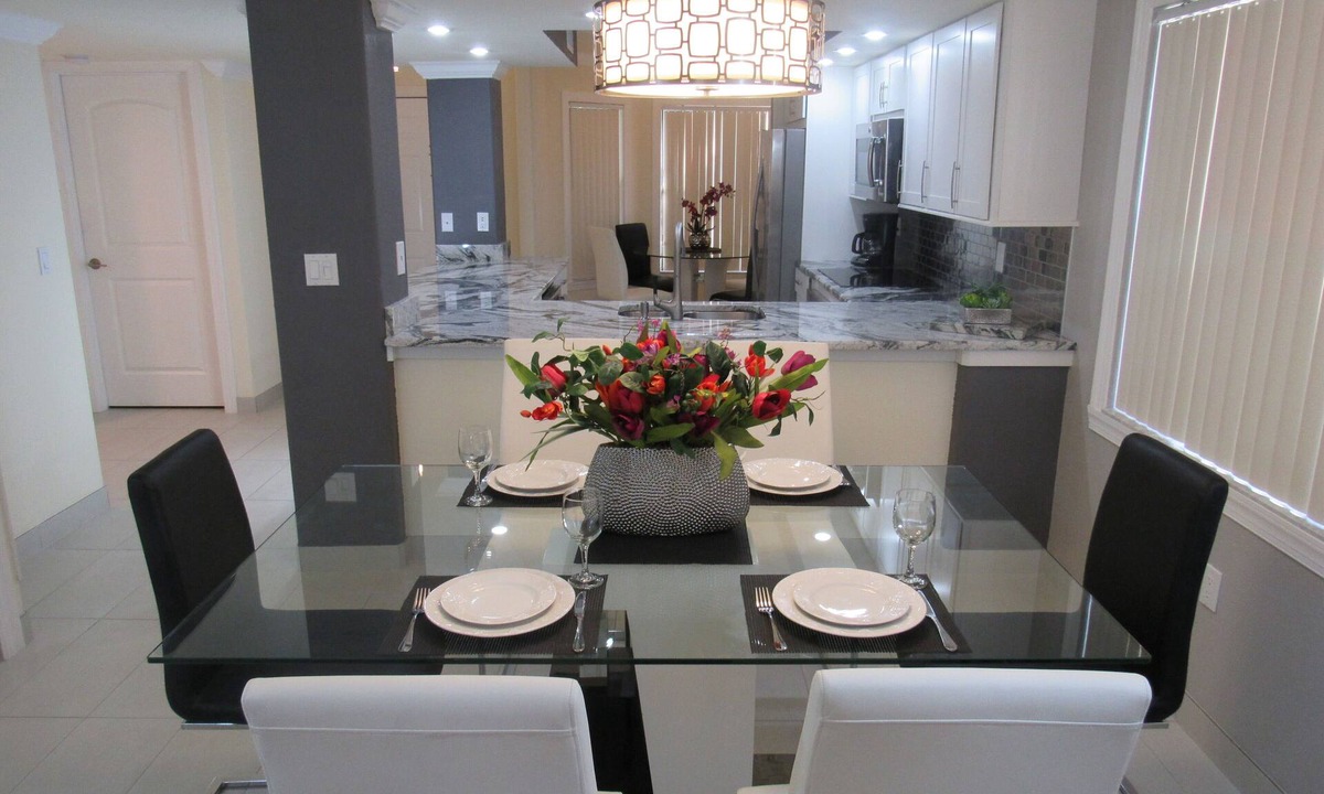 South Bradenton Condo | Modern Waterfront Condo! Pools~Lanai~Free WiFi. By IMG~Beaches~AMI~Restaurants.