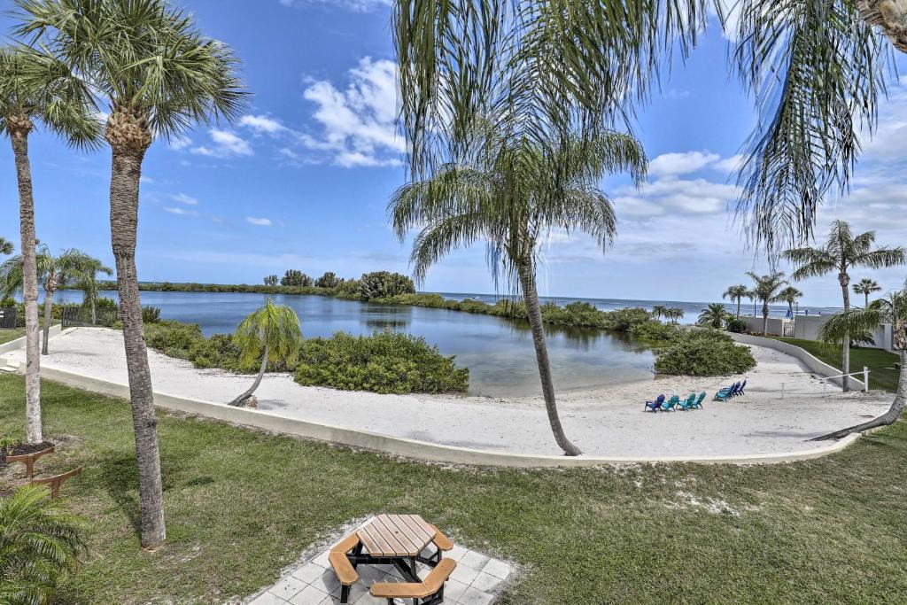Hudson Apartment | Modern Waterfront Hudson Condo with Resort Pool!