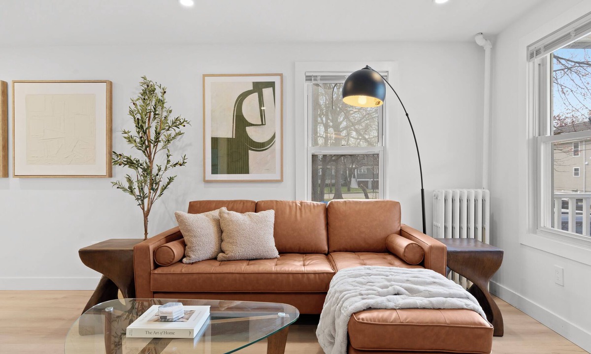 Montclair Apartment | Montclair 2BD/1BA Parking, Laundry, Workspace
