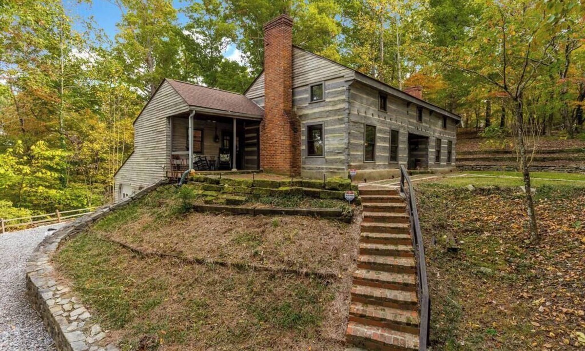 Sandy Springs Cabin | Monthly Stays| Fully Resorted Historic Luxury Cabin| Fireplace