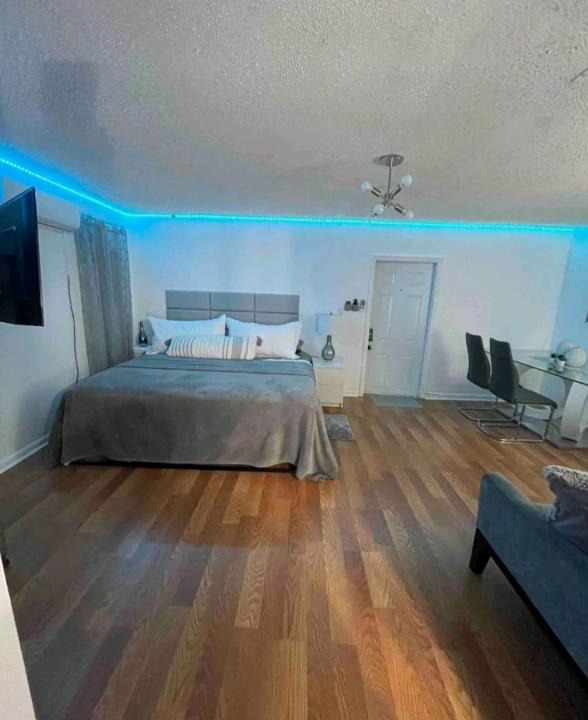 North Miami House | MoonLight Suite Miami - Free parking