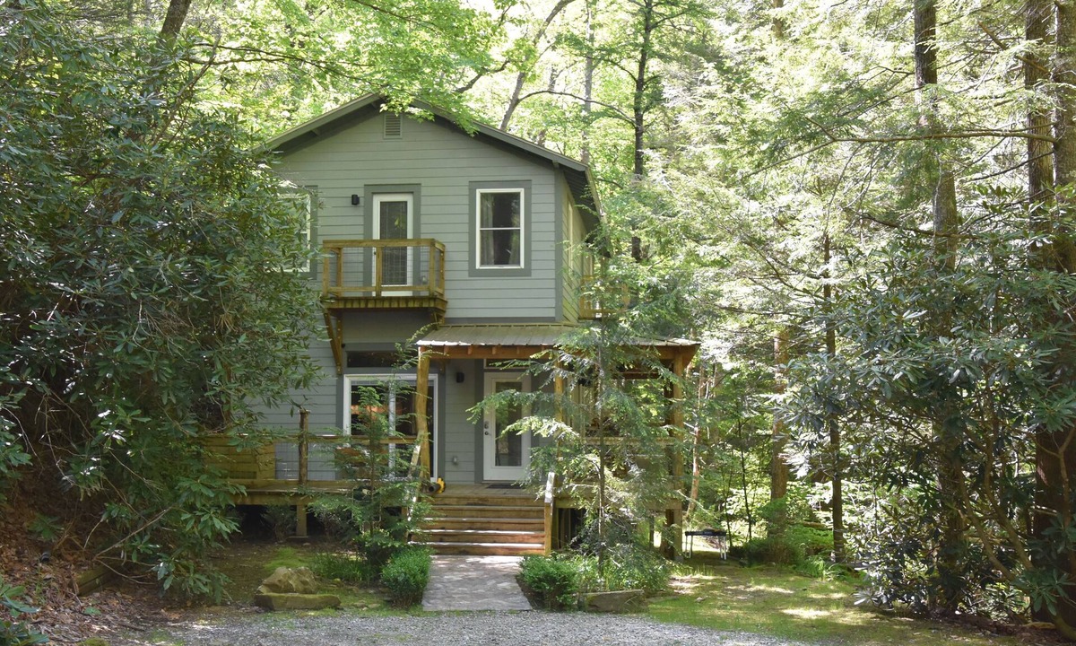 Skyland Cottage | Moonshadow's Mountain-Peaceful, Waterfall, Bubbling Creek near hiking trails