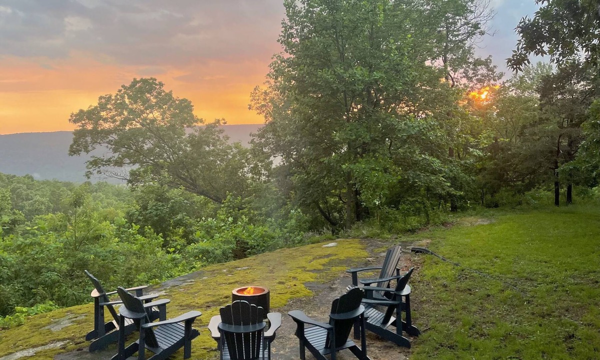 Altamont House | Mossy Falls - Bluff Views, Hot Tub & Waterfall