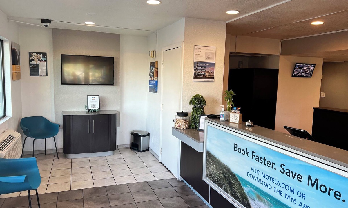 Lakeland Hotel | Motel 6 Lakeland, FL