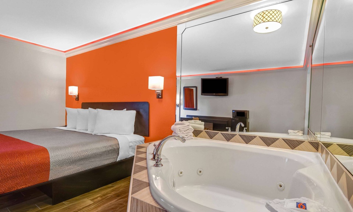 Peachtree Corners Hotel | Motel 6 Norcross, GA