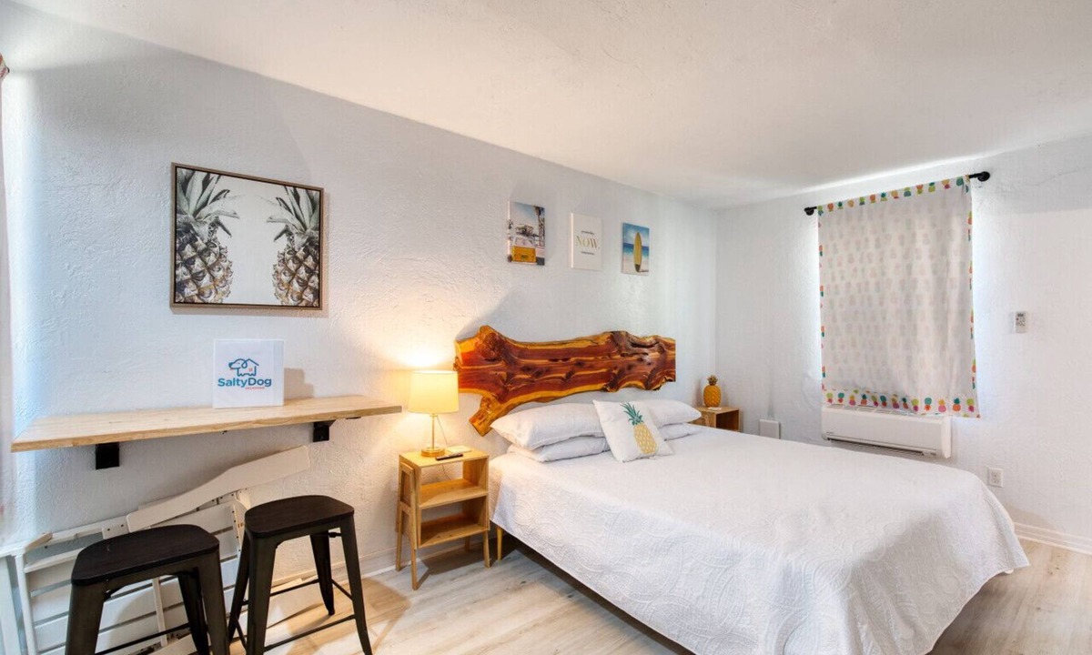 Bridgeport Heights Apartment | Motel unit 8 · Lovely one bedroom with parking on premise.