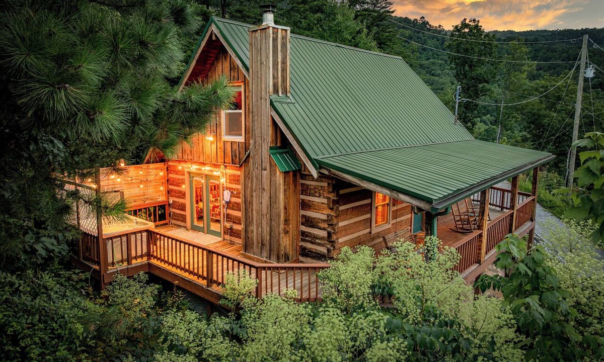 Sevierville Cabin | Mount LeConte Views: Hot Tub & Arcade Games