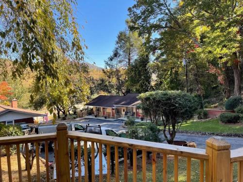 Clayton Hotel | Mountain Aire Cottages, Inn & Glamping