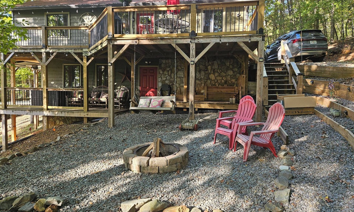 Murphy Cabin | Mountain cabin, gorgeous views! 15 Min to 2 Whitewater Rafting Rivers! feed deer
