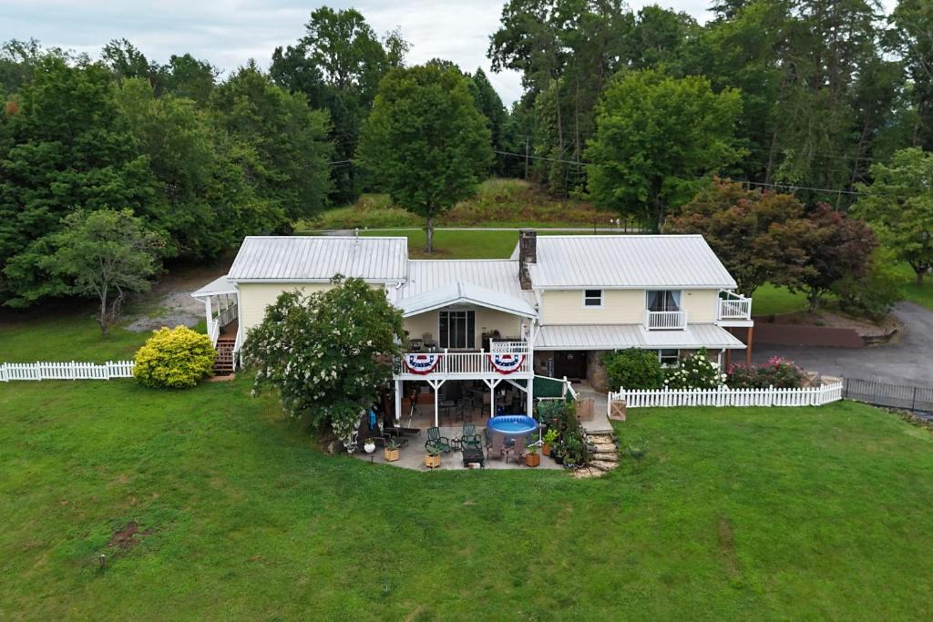 Hiawassee Bed & Breakfast | Mountain Forest Manor