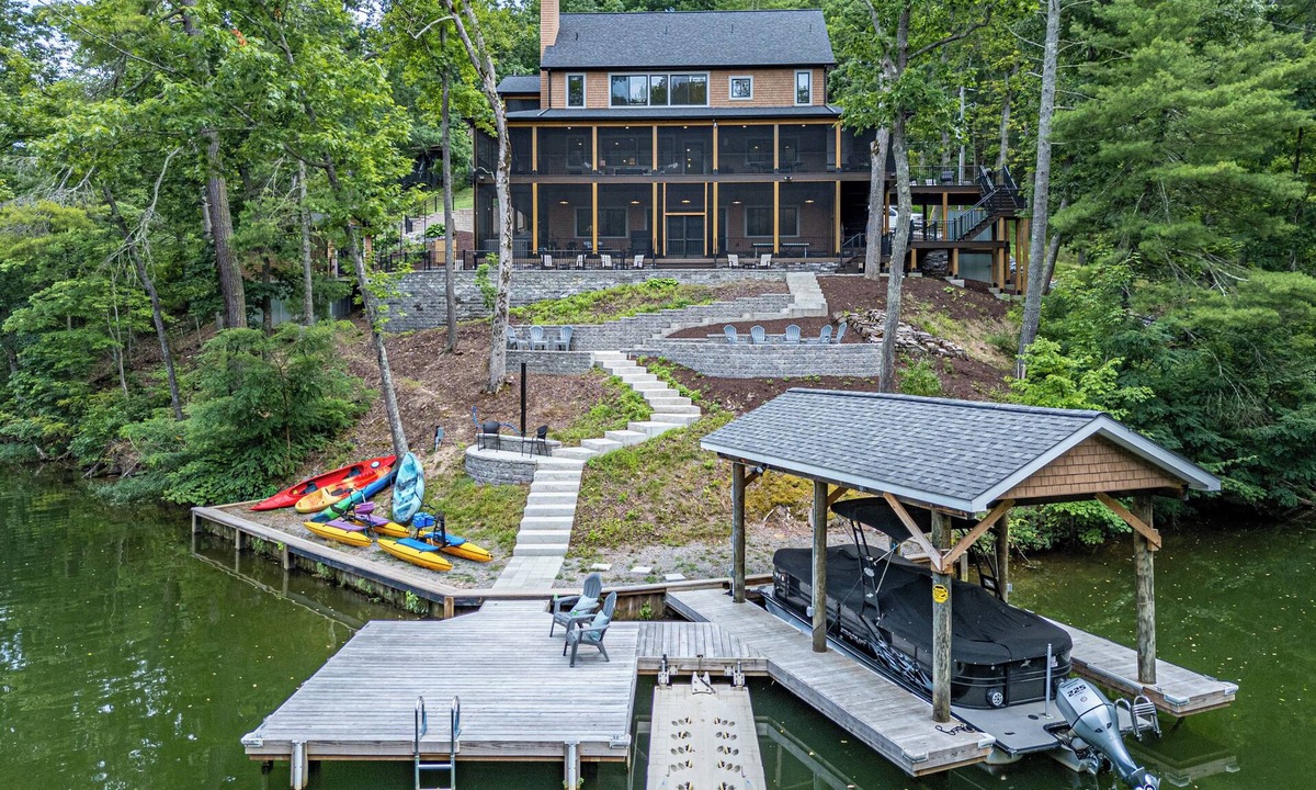 Pulaski House | Mountain Lakefront 4 bedroom house with wrap around screen porch, hot tub