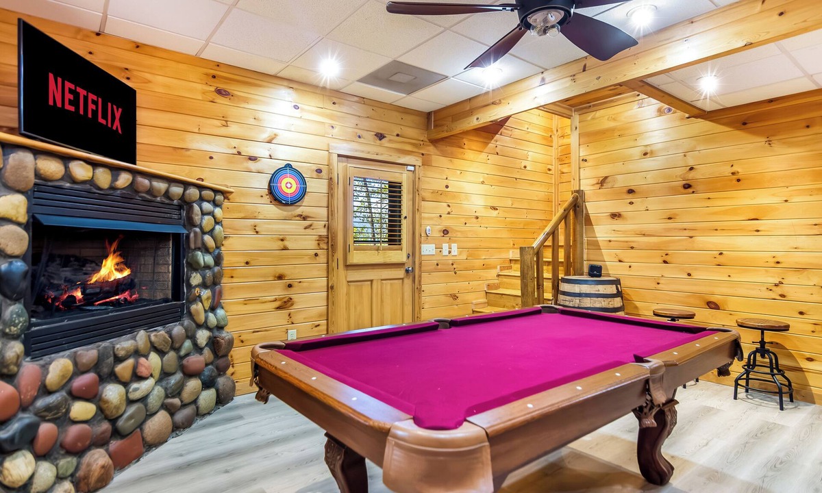 Walnut Mountain Cabin | Mountain Oasis Hot tub, Fireplace, Dog Friendly, Fireplace, Close to town!
