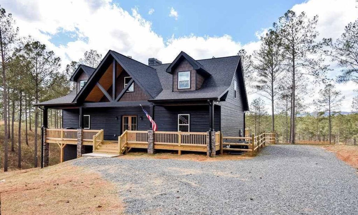 Ellijay Cabin | Mountain Peak Lodge - Game Room