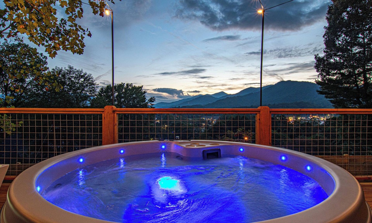 Waynesville House | Mountain Spa Retreat ,Hot Tub, Sauna & Ice Bath