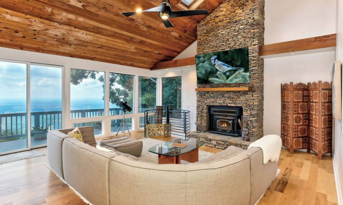 Big Canoe House | Mountain Top Escape - Stunning mountain views & bubbling hot tub!