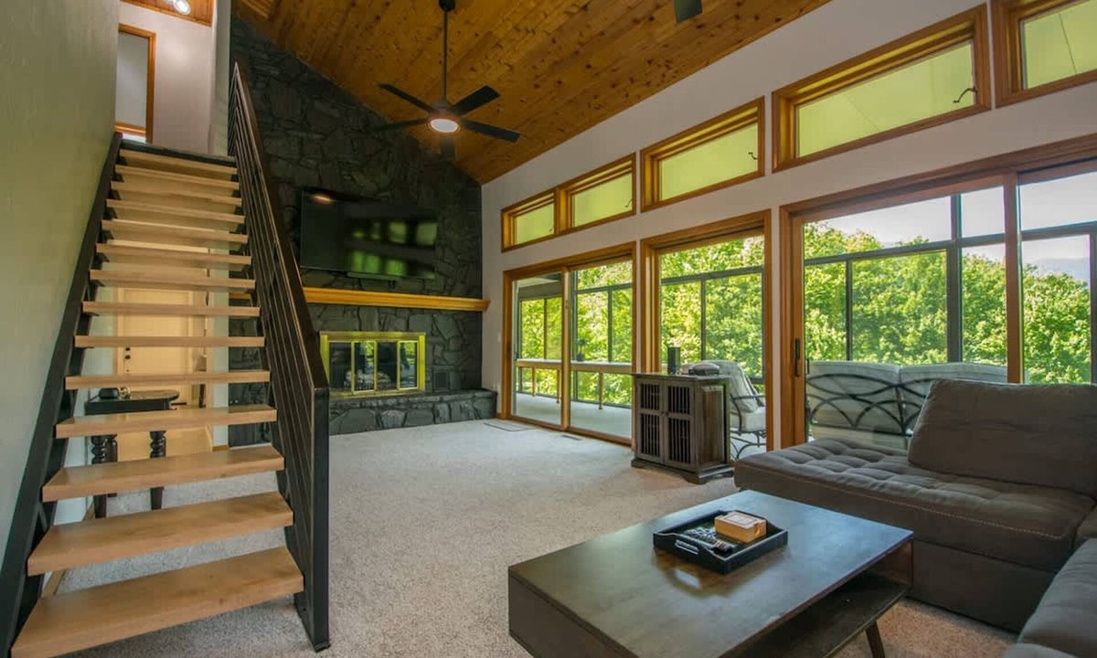 Maggie Valley House | Mountain View 3BR w Sunroom Close to Ski Trails
