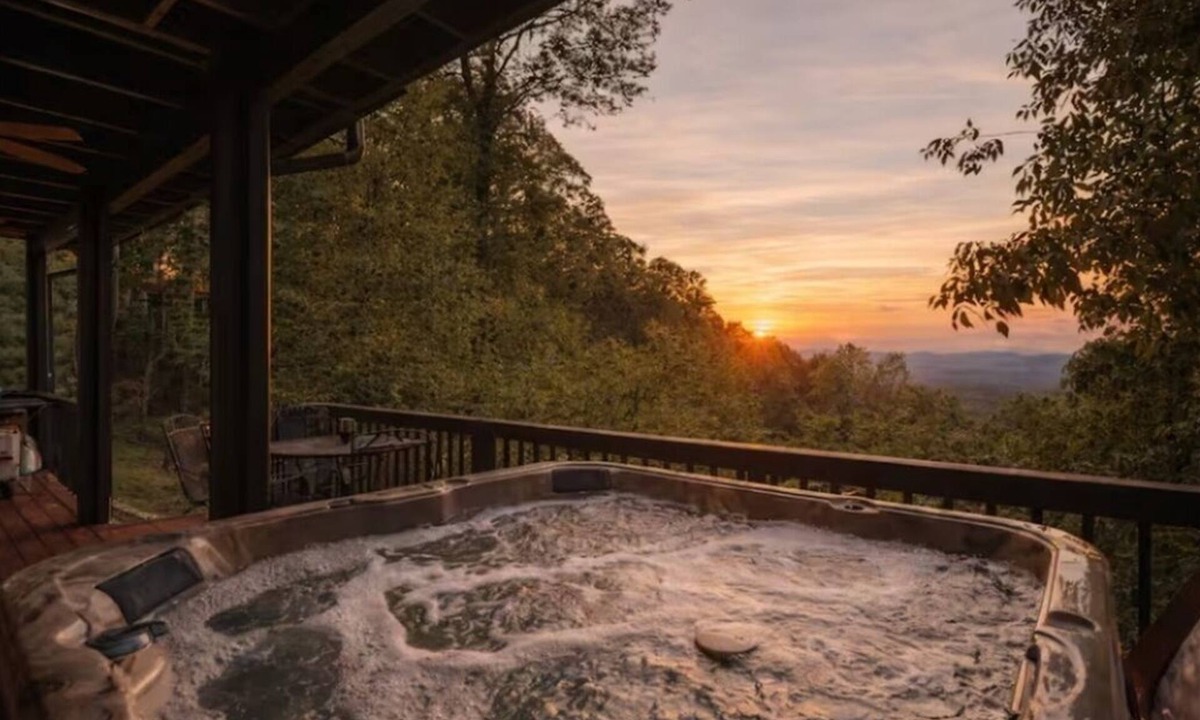 Walnut Mountain Cabin | Mountain View Cabin with Hot Tub, Game Room & Resort Pool