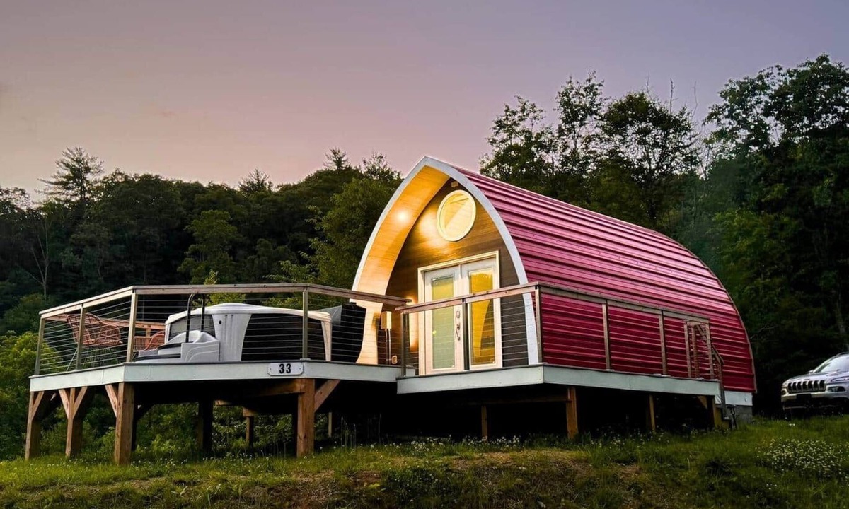 Bakersville House | Mountains - Romantic, Hot Tub, Campfire, Red