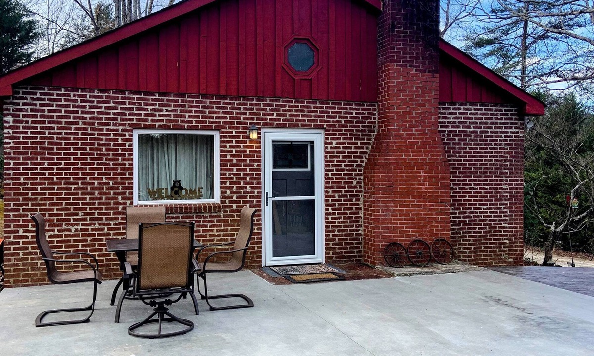 Travelers Rest Cabin | Mtn Cabin Getaway-Best Location! Patio w/firepit-amazing views! Relax & unwind!
