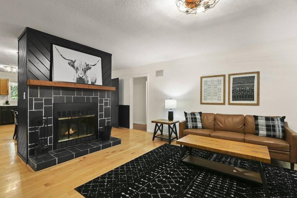 Beech Mountain Ski Chalet | Mtn Oasis! HotTub! Pets Approved! 5min to Ski!