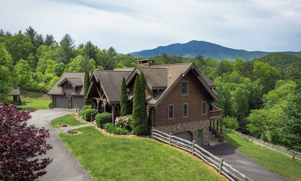 Burnsville Cabin | Mtn Sunsets Lodge, Mtn Views+Sunsets, Fireplaces, River Access, WiFi, Private!