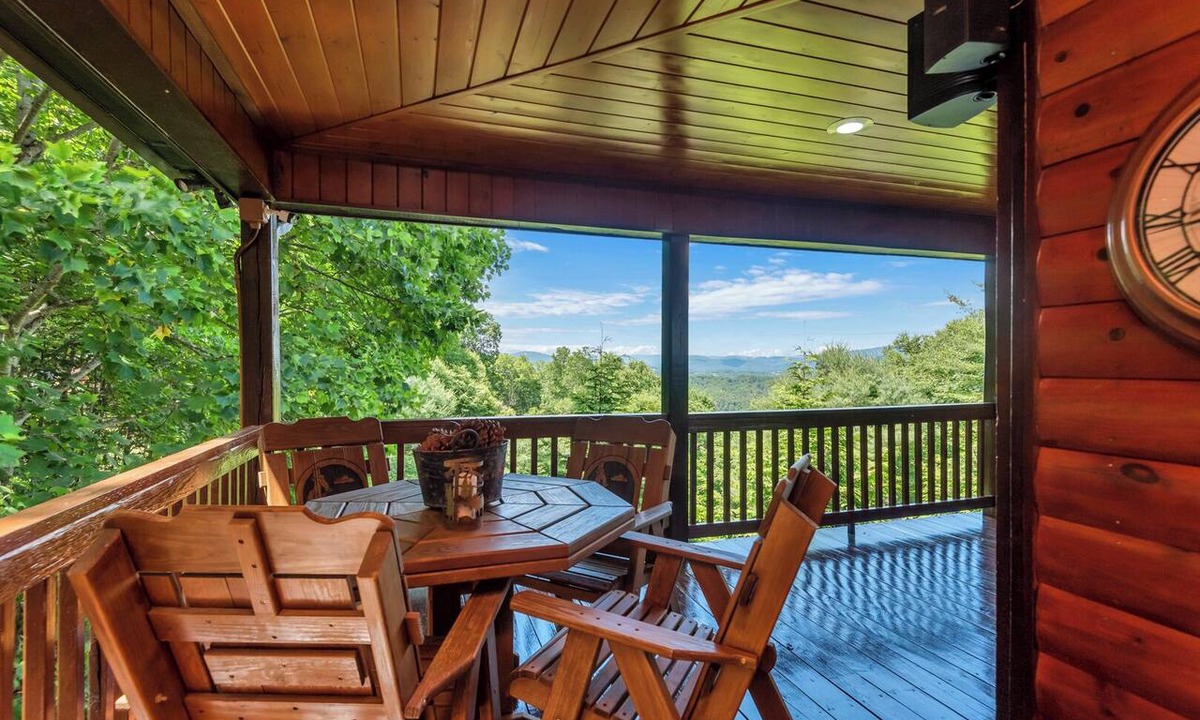 Piney Creek Cabin | Mtn-View Deck: Cabin Near New River State Park!