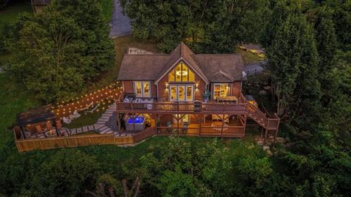 Waynesville House | Mtn Views HotTub Sauna Outdoor Theater FirePit