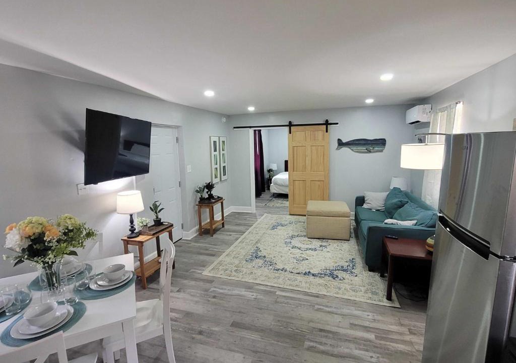 Grove Casita | West Pensacola