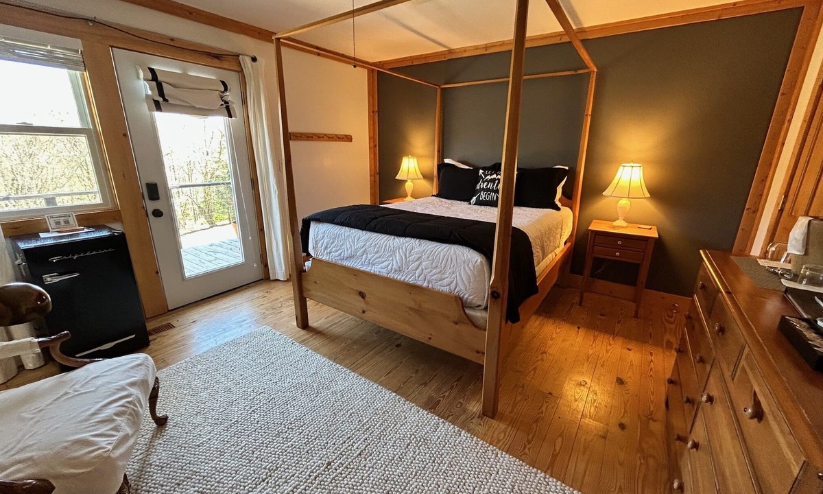 Scaly Mountain Apartment | Nantahala | Highlands Lodge | Private Balcony