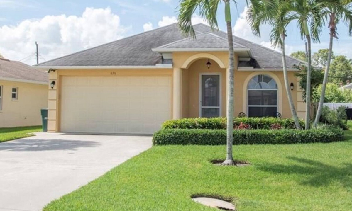 Naples Park House | Naples Beaches Await You in This Lovely Immaculate Home!