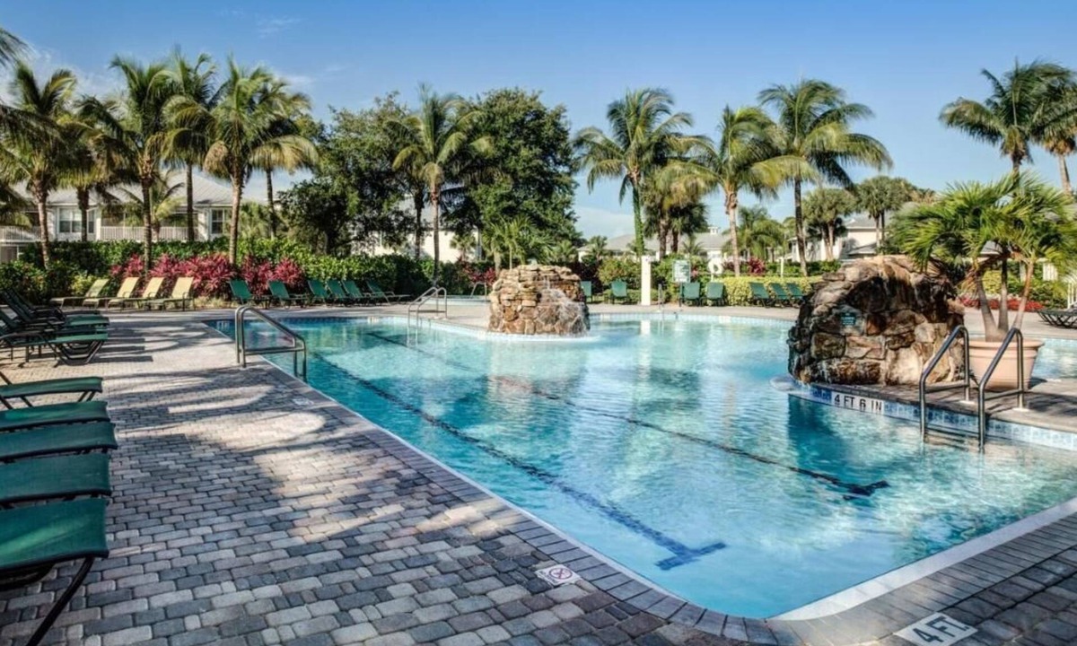 Naples Villa | Naples, FL. Lely Resort Gorgeous 2 bed, plus den sleeps 6. Free Golf till 10/15