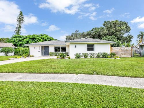 Central Naples House | Naples Oasis, Perfect Getaway