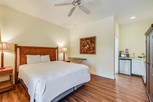 Naples Apartment | Naples Resort Retreat w/Pool Access!