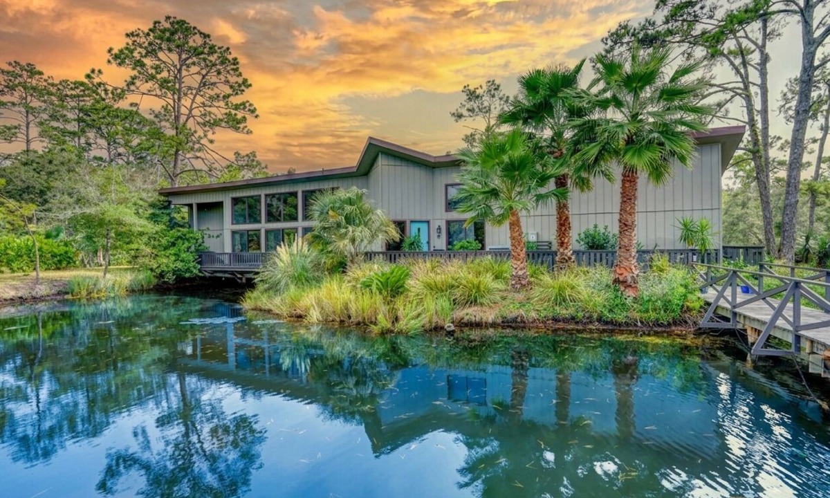 Saint Simons Heights House | Narnia — Secluded Lagoon-Front Retreat Between Two Islands St. Simons
