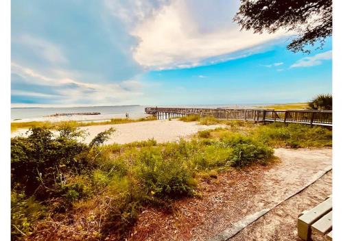 Palmetto Dunes Apartment | Natural beach living with style