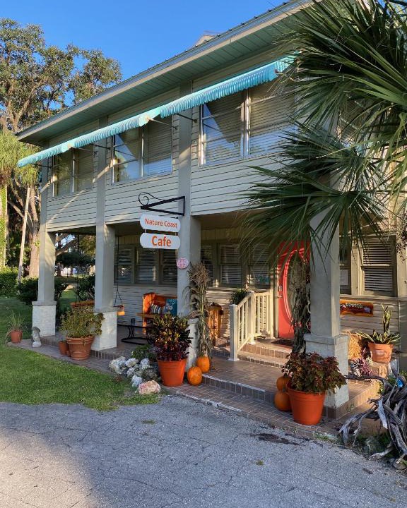 Inglis Hotel | Nature Coast Inn & Cottages