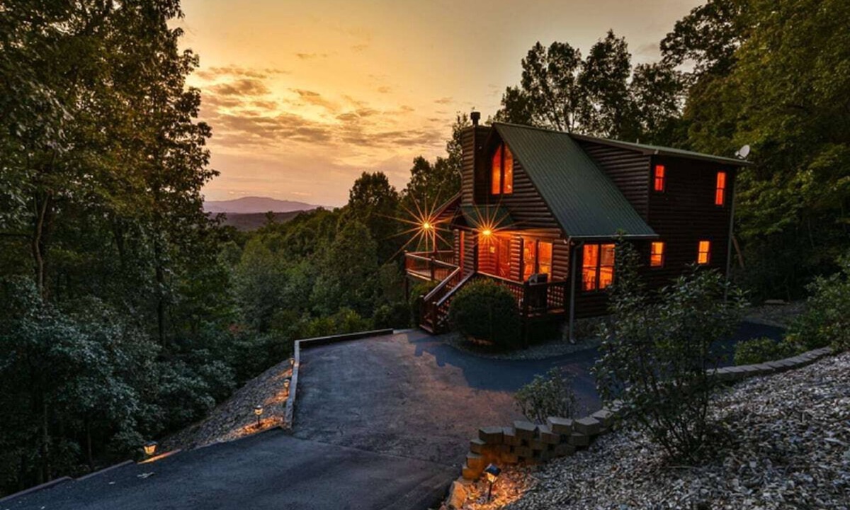 Ridgeline Vistas Cabin | Nature's Loft by Mountain Oasis | Sunset Mountain Views