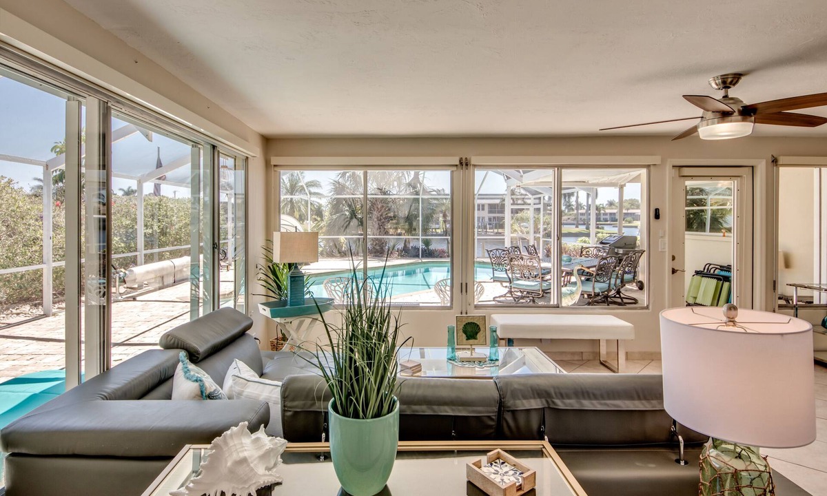 Caloosahatchee House | NAUTICAL BREEZE - 4 bedrooms, pool, waterfront, easy river and Gulf access