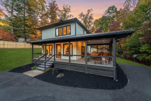 Mills River House | Near Asheville Hot Tub Fire Pit BBQ Sleeps 10