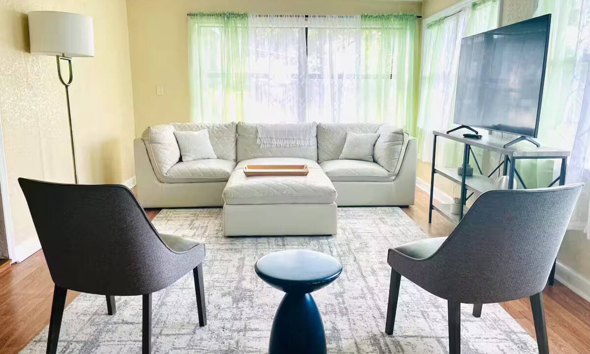 Westside House | Near Downtown - 3BR - Sleeps 7 - Great for Workers